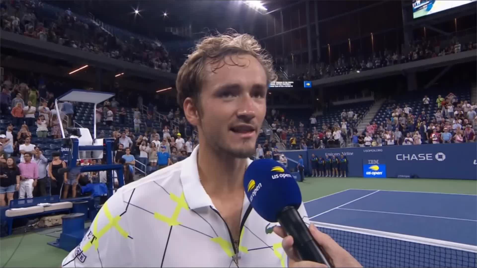 虽然距离真 虽然距离真